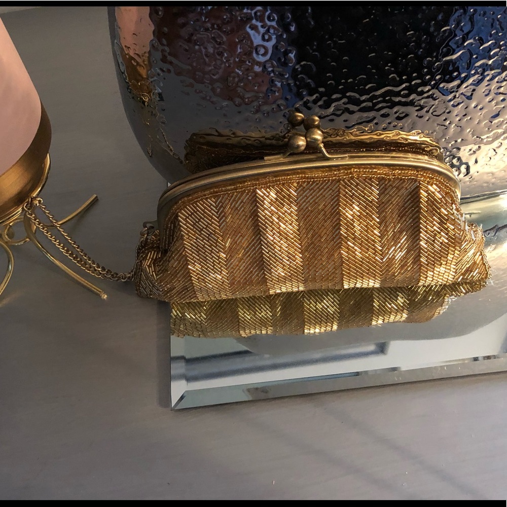 The limited lock clutch handbag